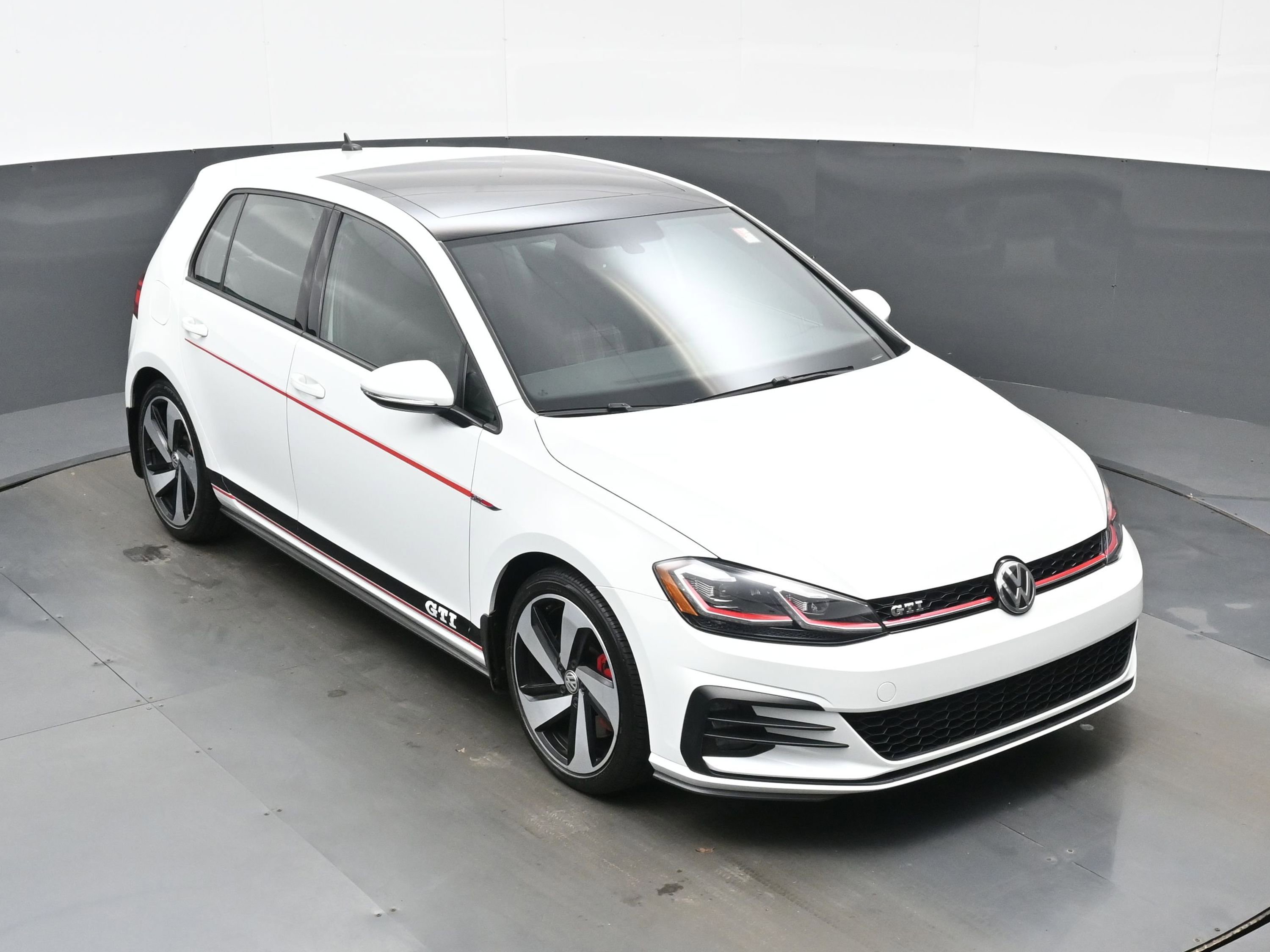 Used 2018 Volkswagen GTI SE FWD image 39