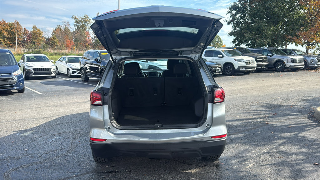 Used 2023 Chevrolet Equinox LS w/ LS Convenience Package AWD/4WD image 9