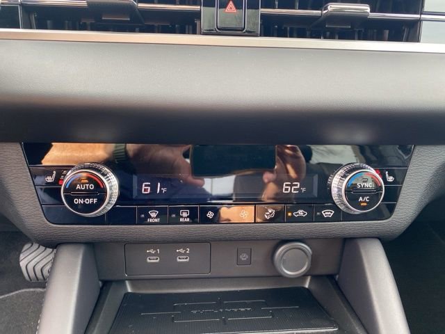 New 2025 Mitsubishi Outlander SE image 28