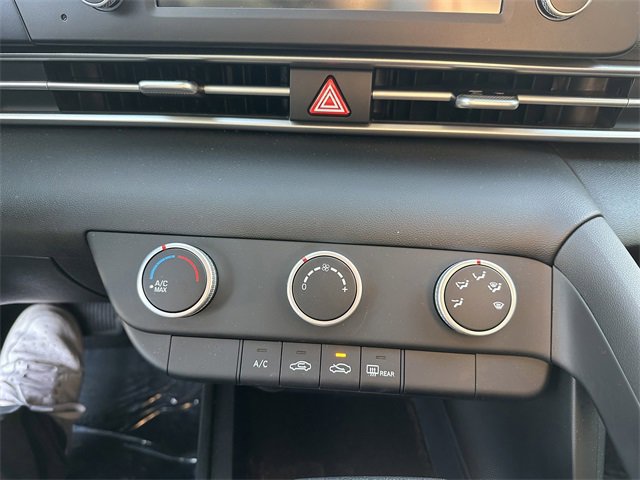 Used 2025 Hyundai Elantra SE image 23