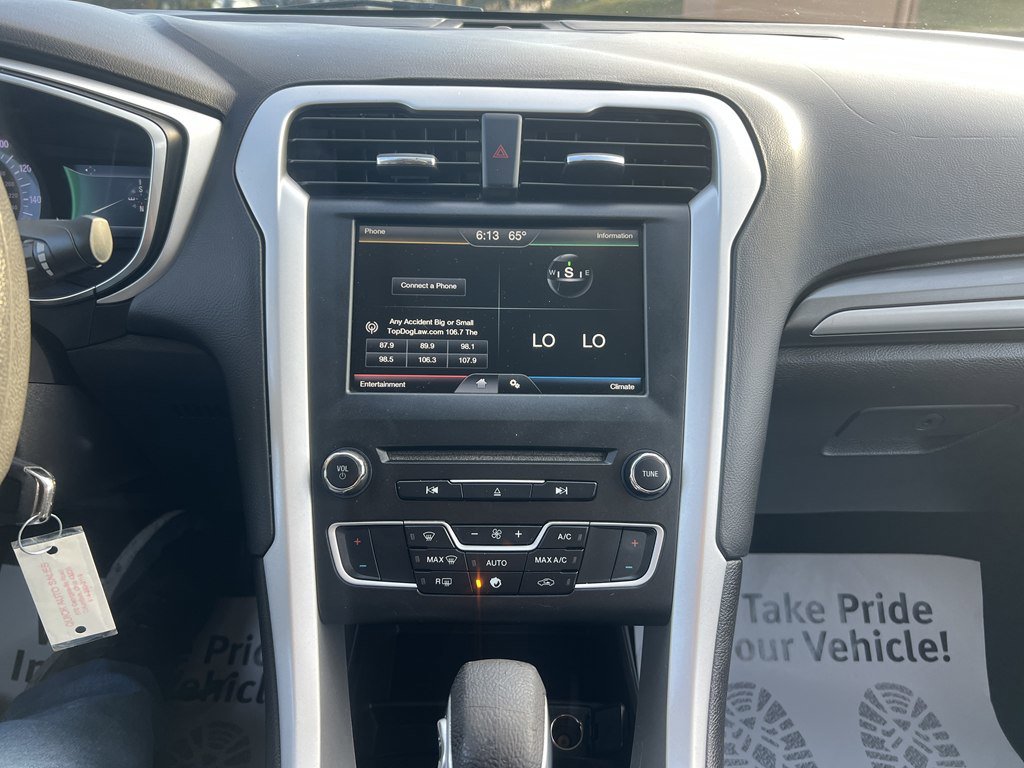 Used 2016 Ford Fusion SE image 19