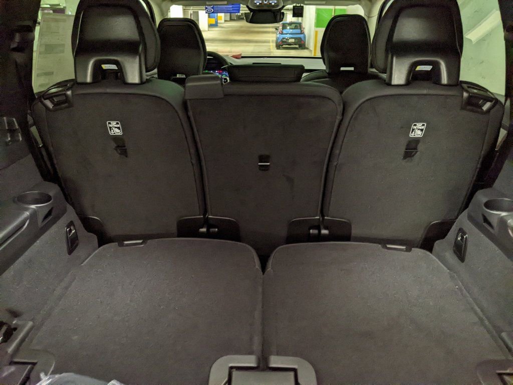 New 2025 Volvo XC90 T8 Core w/ Climate Package image 28