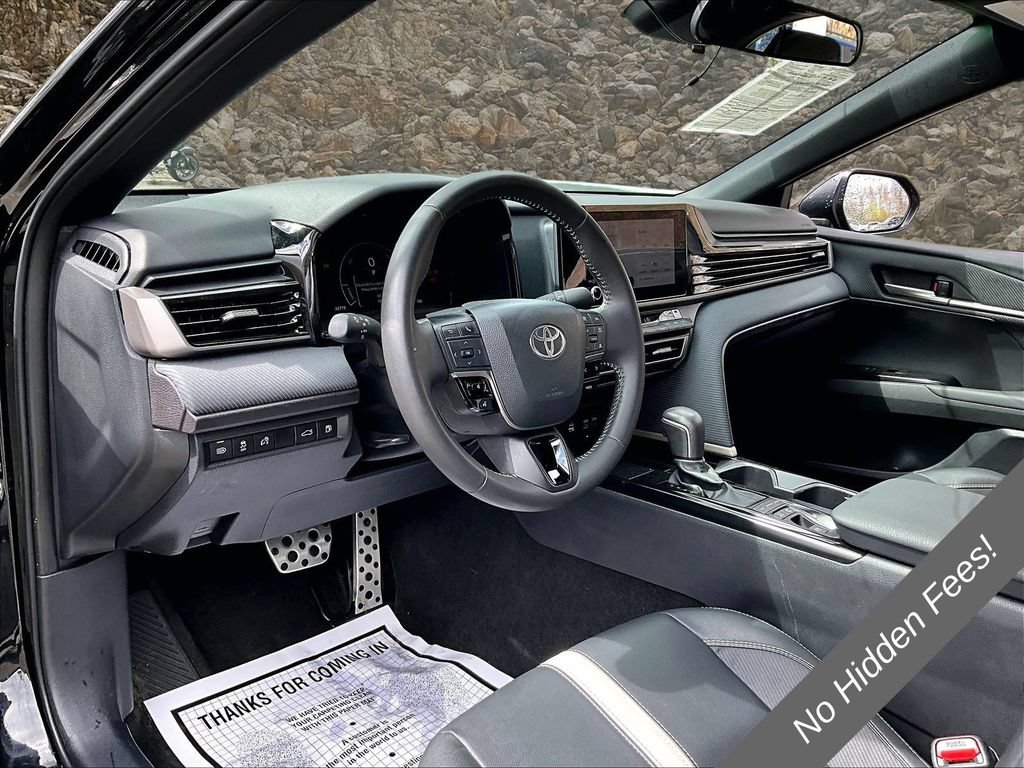 Used 2025 Toyota Camry SE FWD image 11