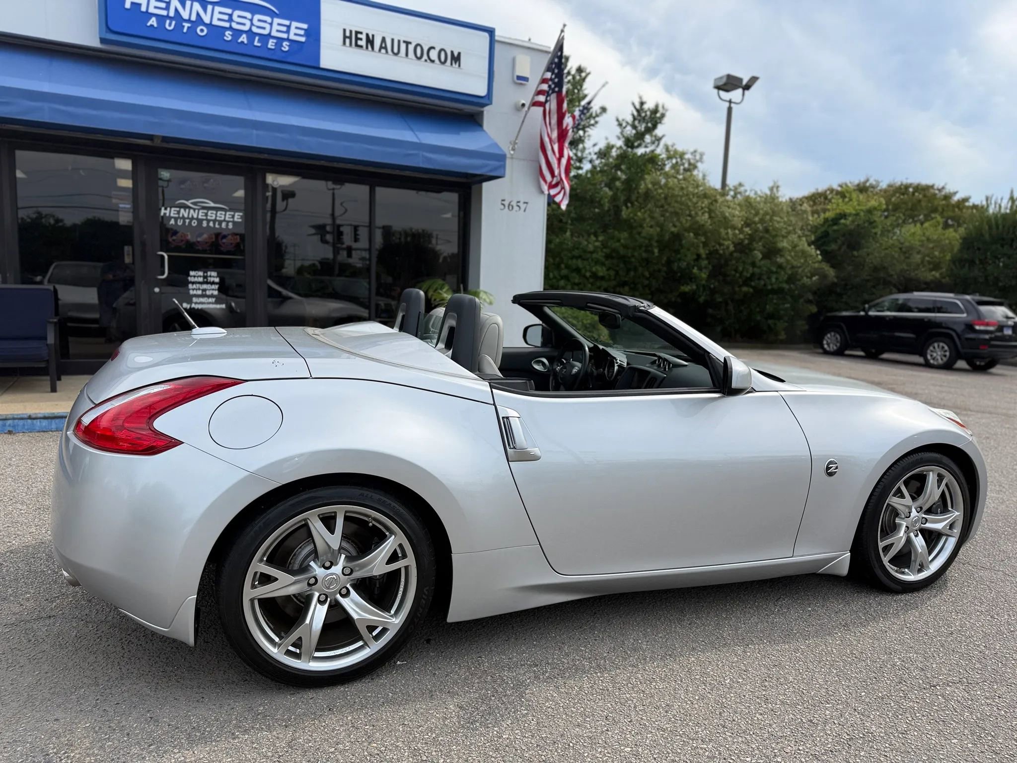 Used 2010 Nissan 370Z Touring w/ Sport Pkg RWD image 51