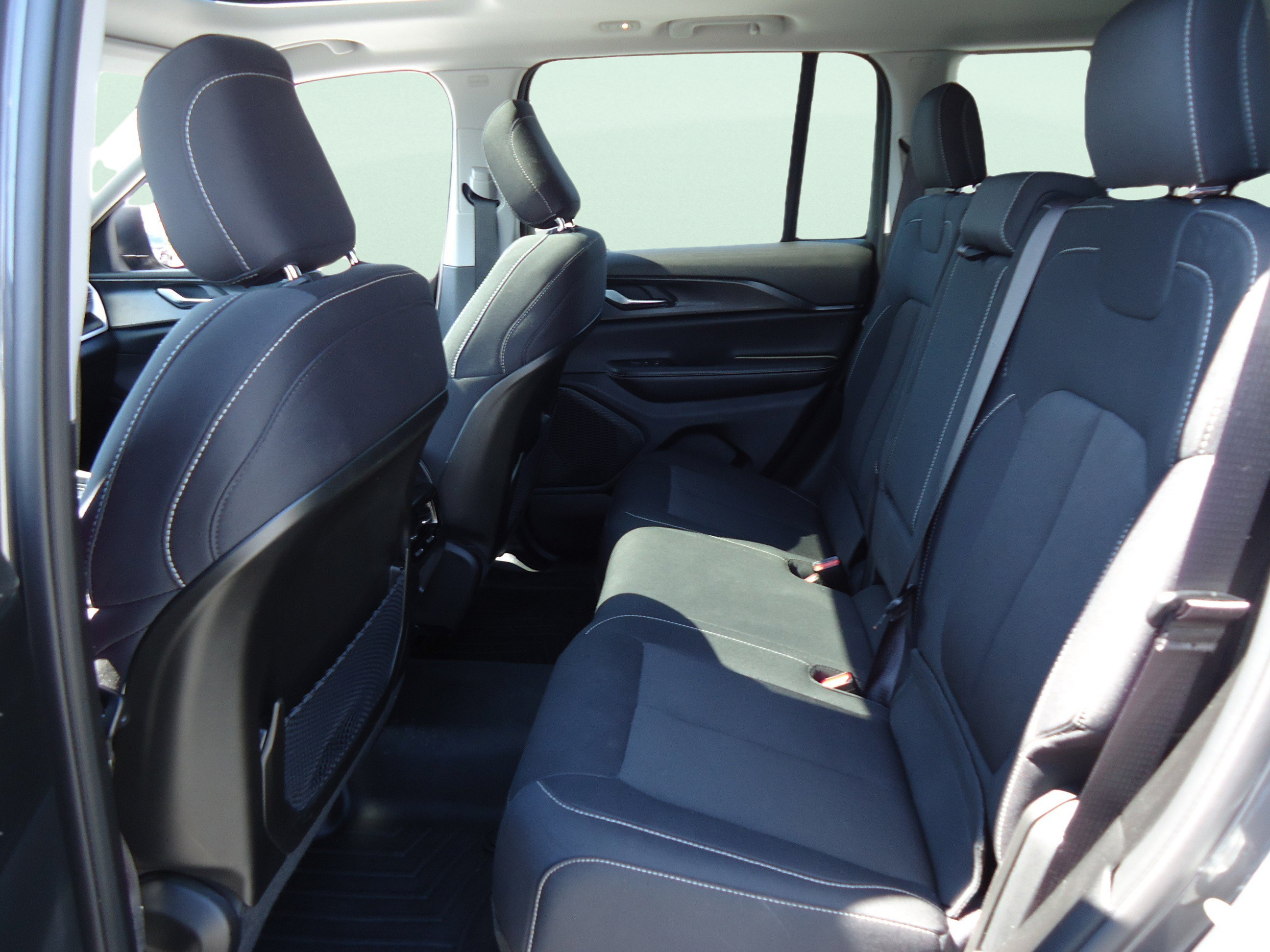 Used 2023 Jeep Grand Cherokee Laredo X AWD/4WD image 27