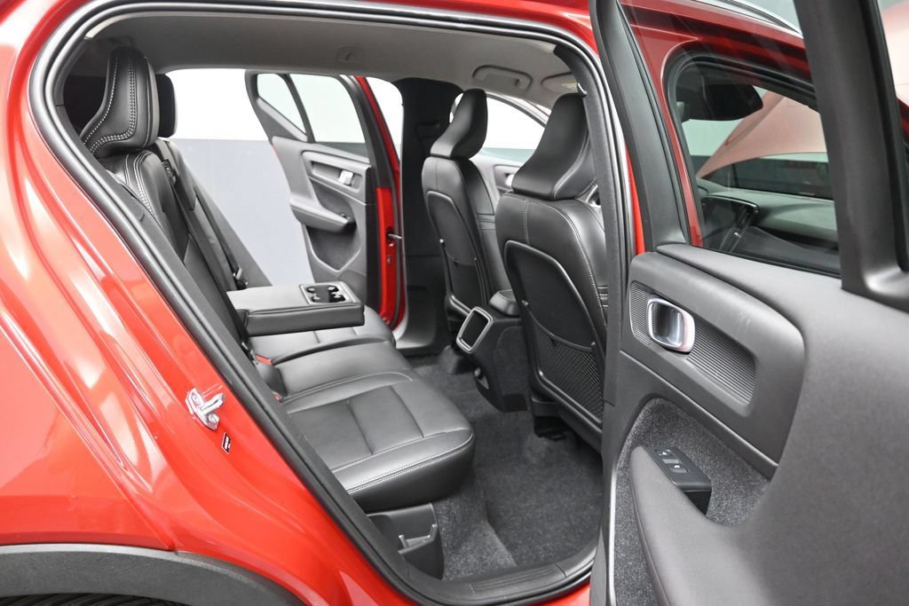 Used 2020 Volvo XC40 T5 Momentum w/ Protection Package Premier AWD/4WD image 18