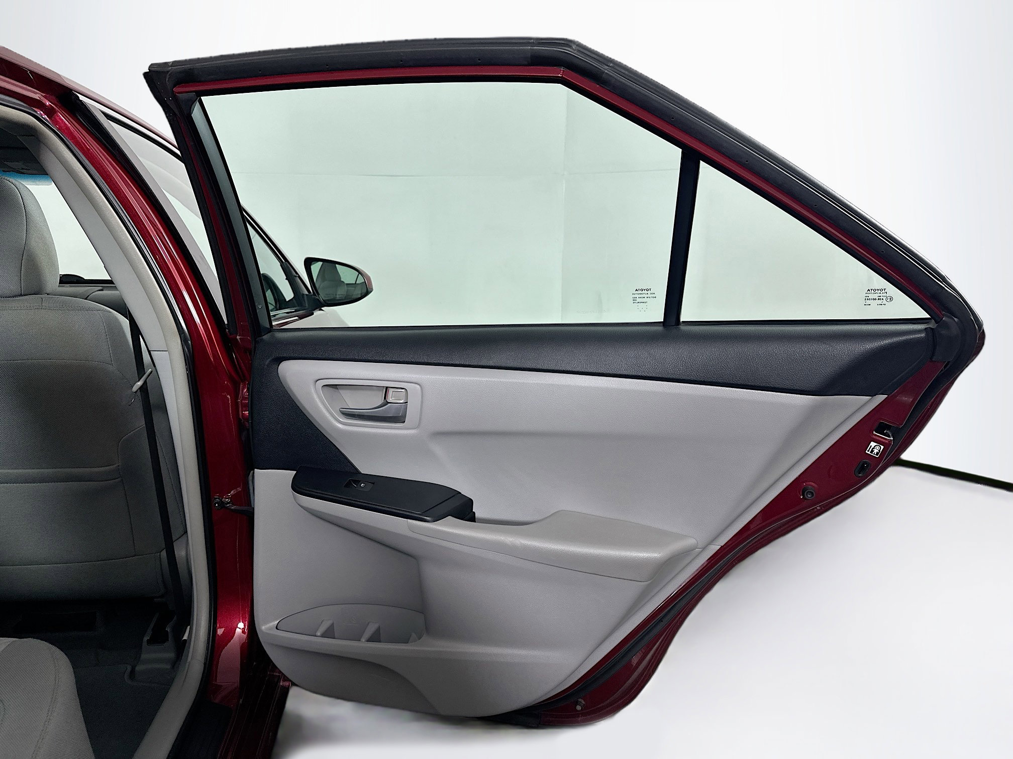 Used 2015 Toyota Camry LE image 28