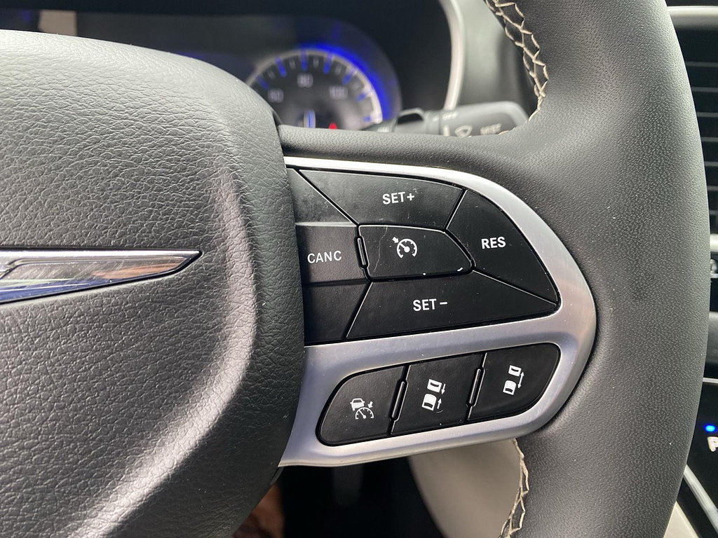 Used 2023 Chrysler Pacifica Touring-L FWD image 53