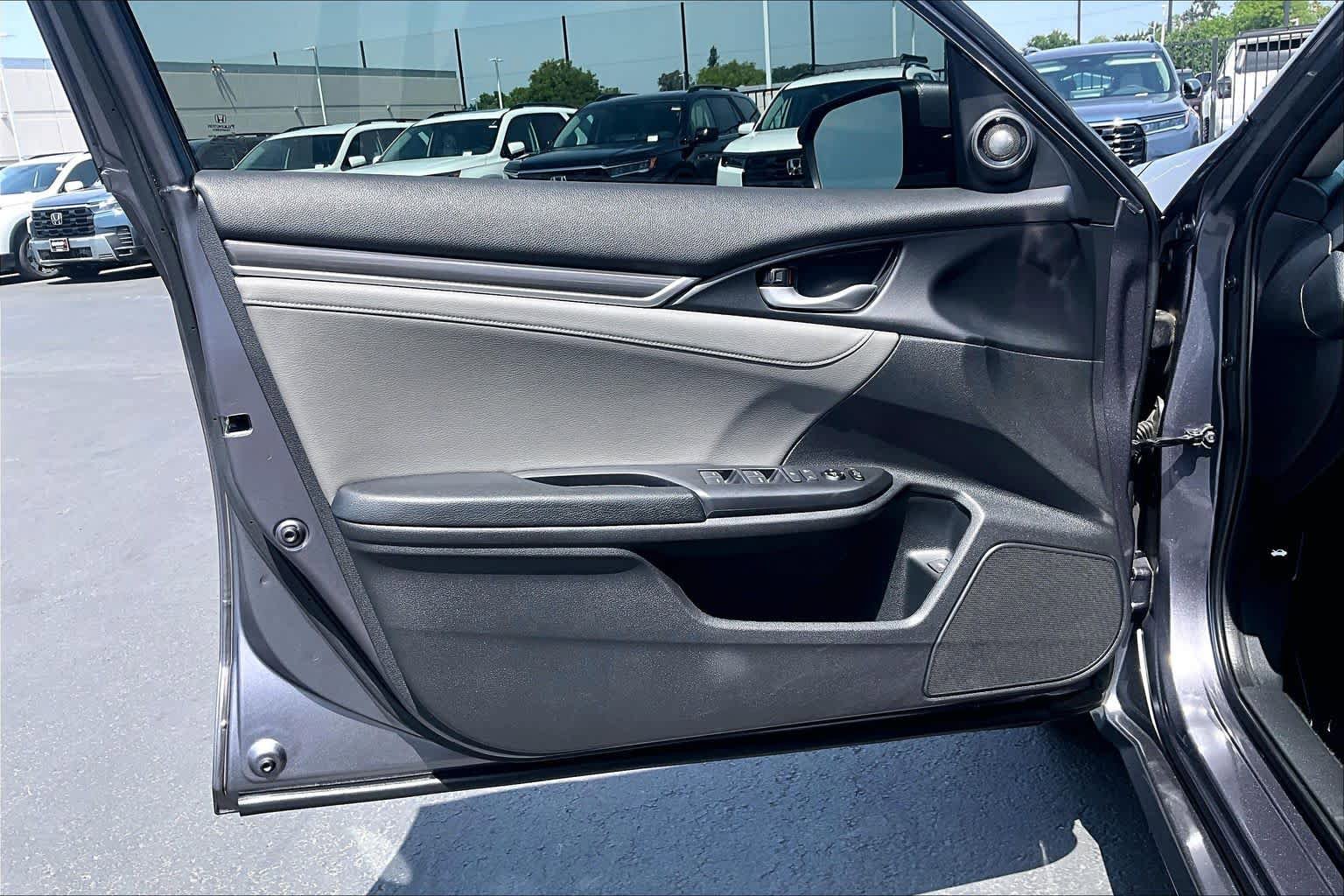 Used 2019 Honda Civic Touring image 25