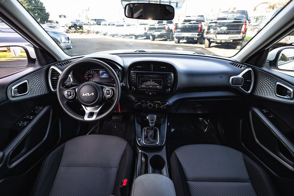 Used 2022 Kia Soul LX image 25