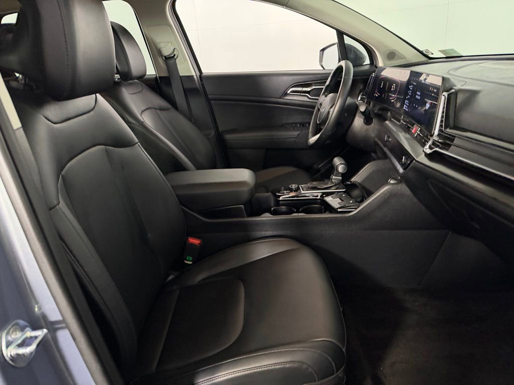 Used 2025 Kia Sportage EX image 32