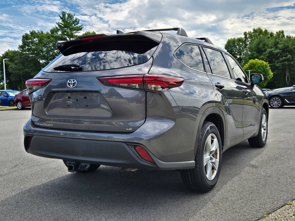 Used 2024 Toyota Highlander LE FWD image 6