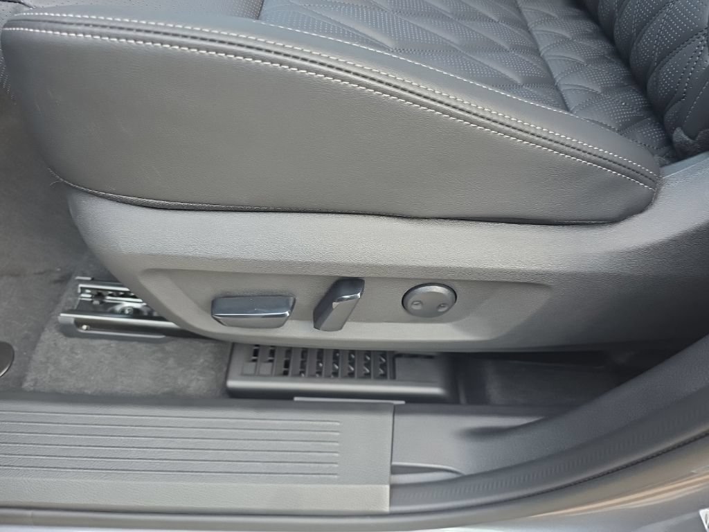 New 2026 Nissan Rogue Platinum AWD/4WD image 17