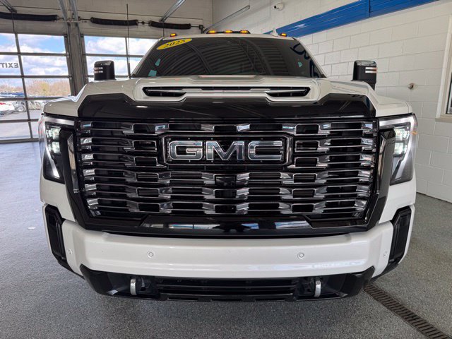 Used 2025 GMC Sierra 2500 Denali Ultimate AWD/4WD image 3