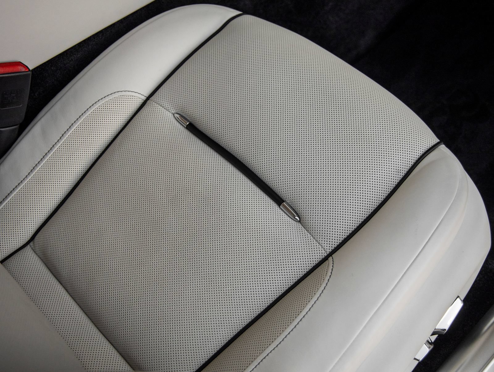 Used 2018 Rolls-Royce Wraith RWD image 42