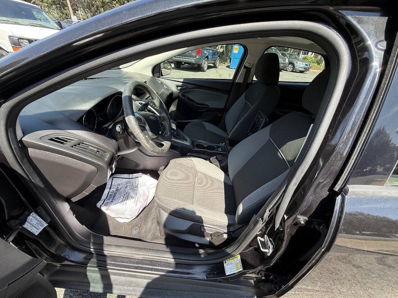 Used 2012 Ford Focus SE w/ Interior Protection Pkg FWD image 10