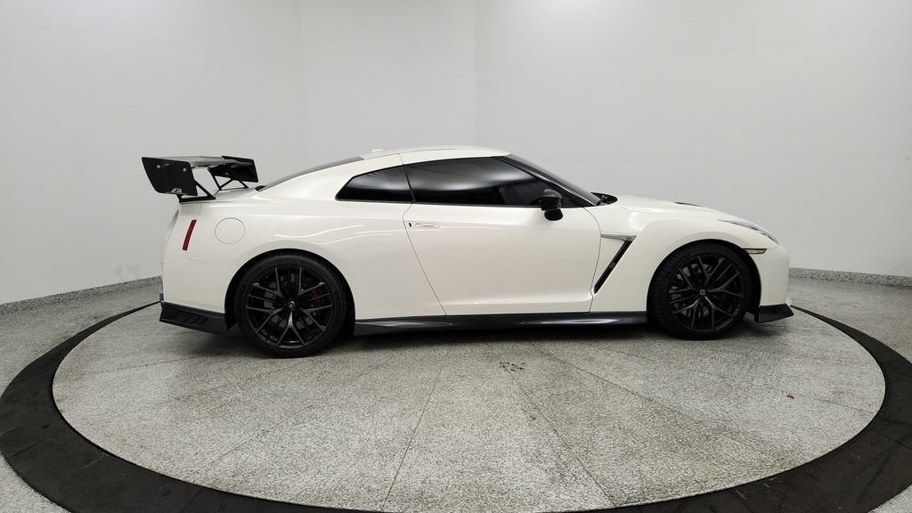 Used 2019 Nissan GT-R AWD/4WD image 30