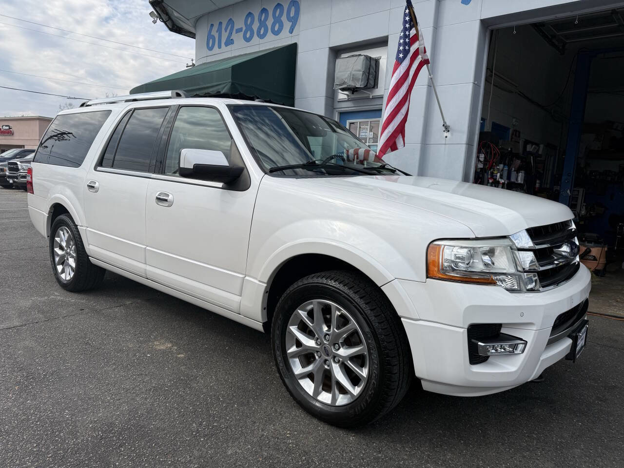 Used 2017 Ford Expedition EL Limited w/ Equipment Group 301A image 4