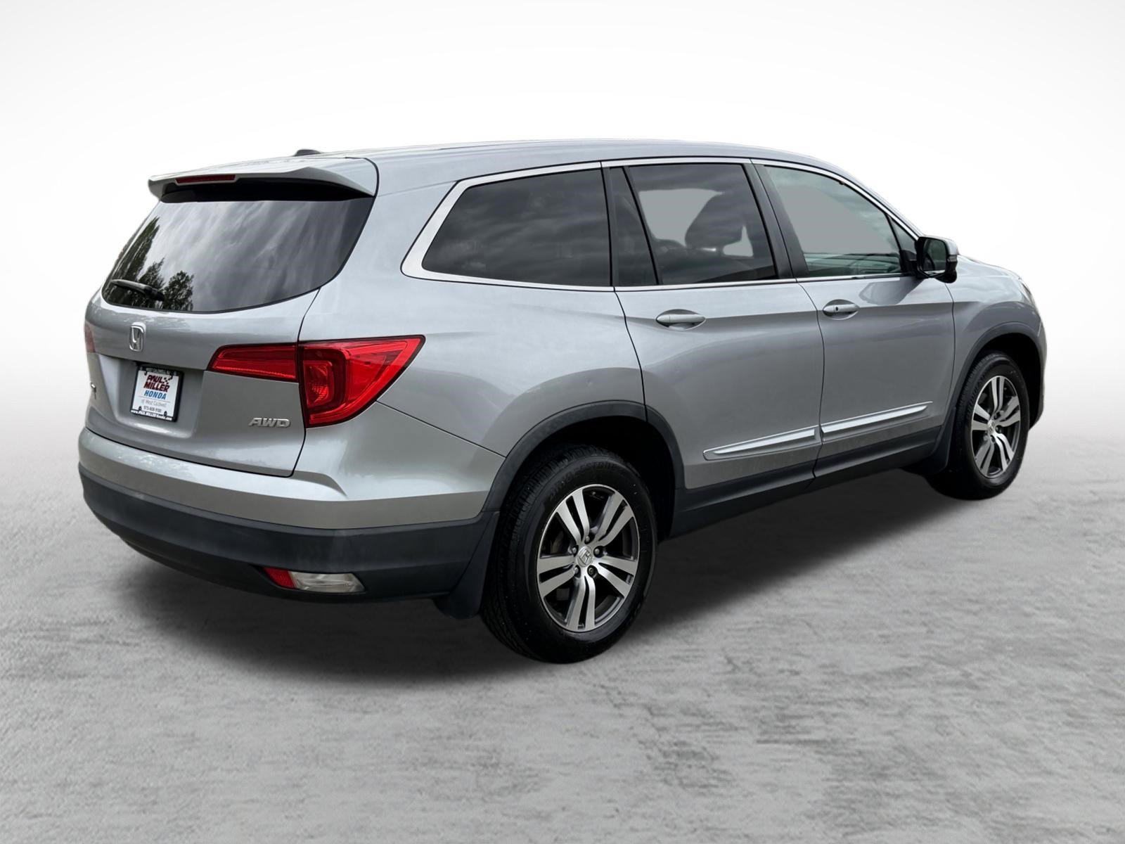 Used 2017 Honda Pilot EX image 7