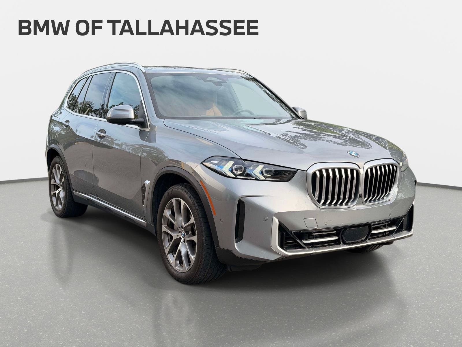 Used 2025 BMW X5 xDrive40i w/ Parking Assistance Package AWD/4WD image 3