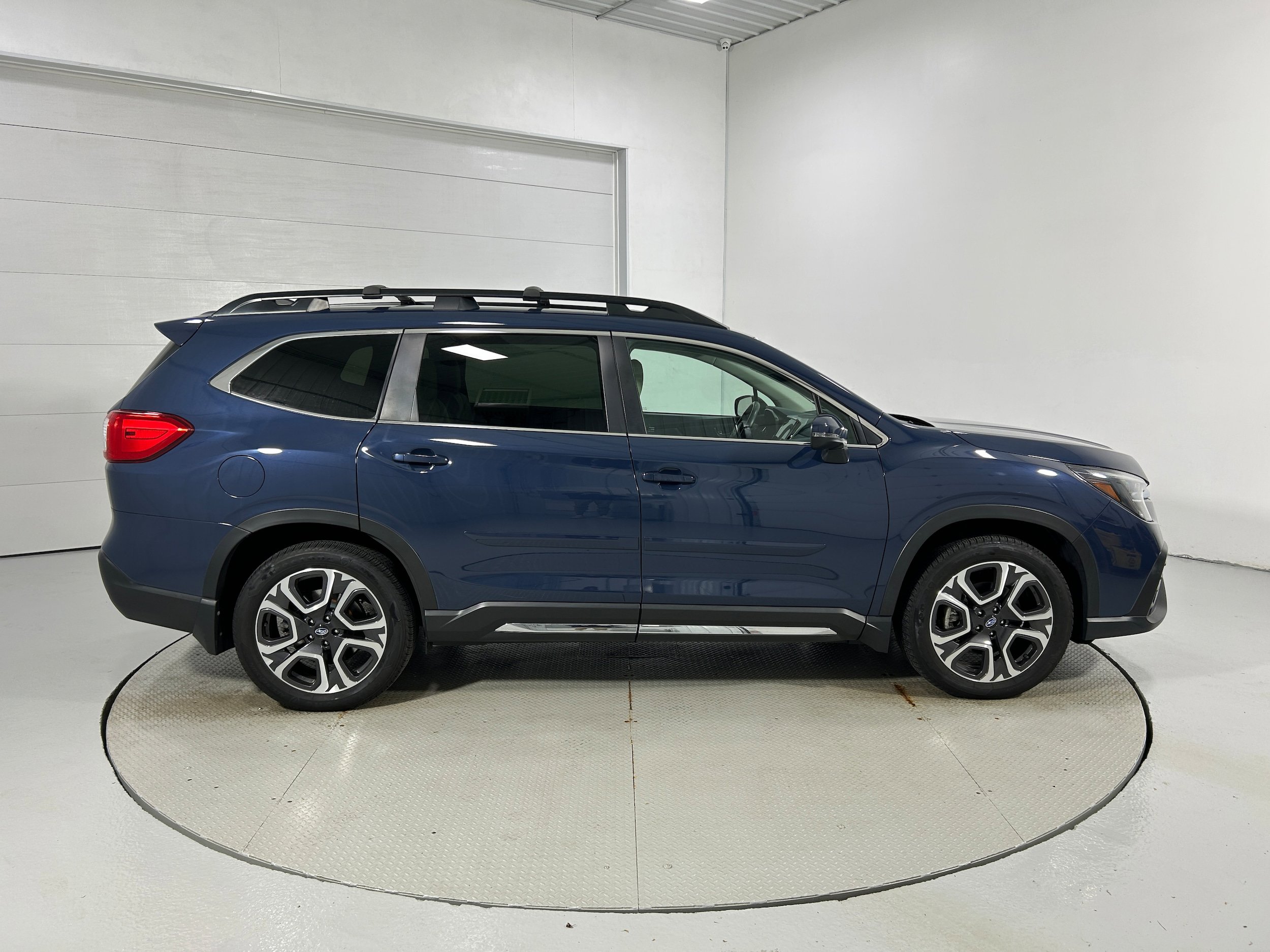 Used 2023 Subaru Ascent Limited AWD/4WD image 38