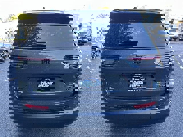 New 2025 Jeep Grand Cherokee L Limited w/ Black Appearance Package image 17