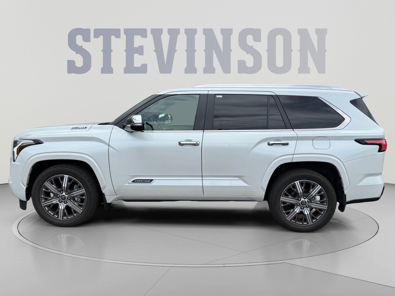 Used 2024 Toyota Sequoia Capstone AWD/4WD image 2