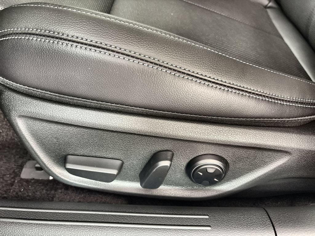 New 2026 Genesis G70 2.5T RWD image 14