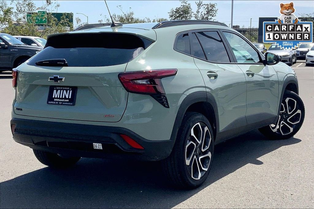 Used 2024 Chevrolet Trax RS w/ Sunroof Package FWD image 11