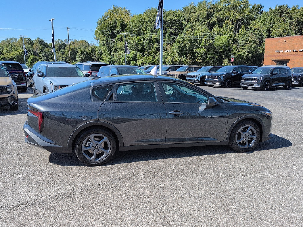 Used 2025 Kia K4 FWD image 2