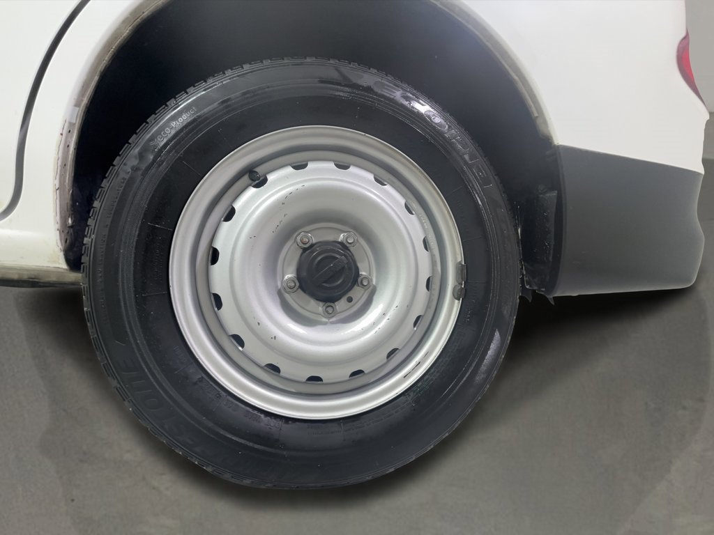 Used 2020 Nissan NV200 S image 36