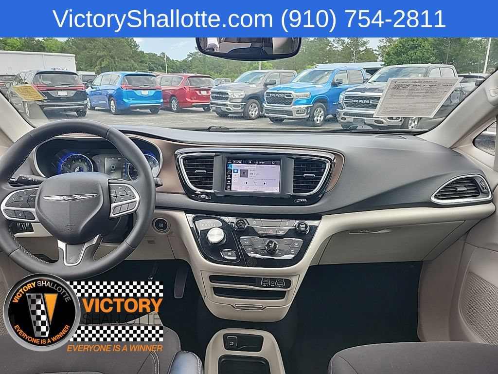 Certified 2023 Chrysler Voyager LX FWD image 4