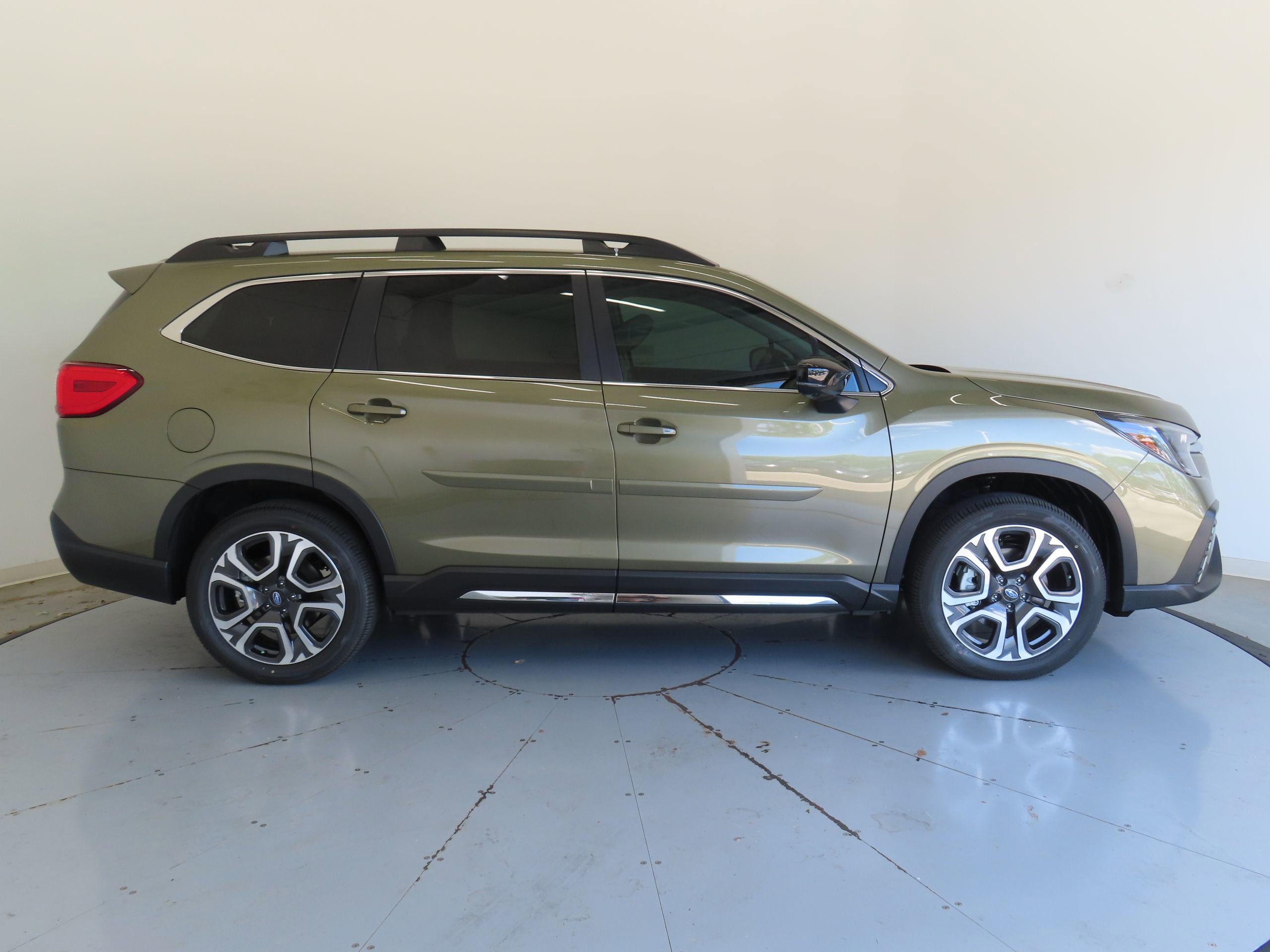 New 2026 Subaru Ascent Limited image 2