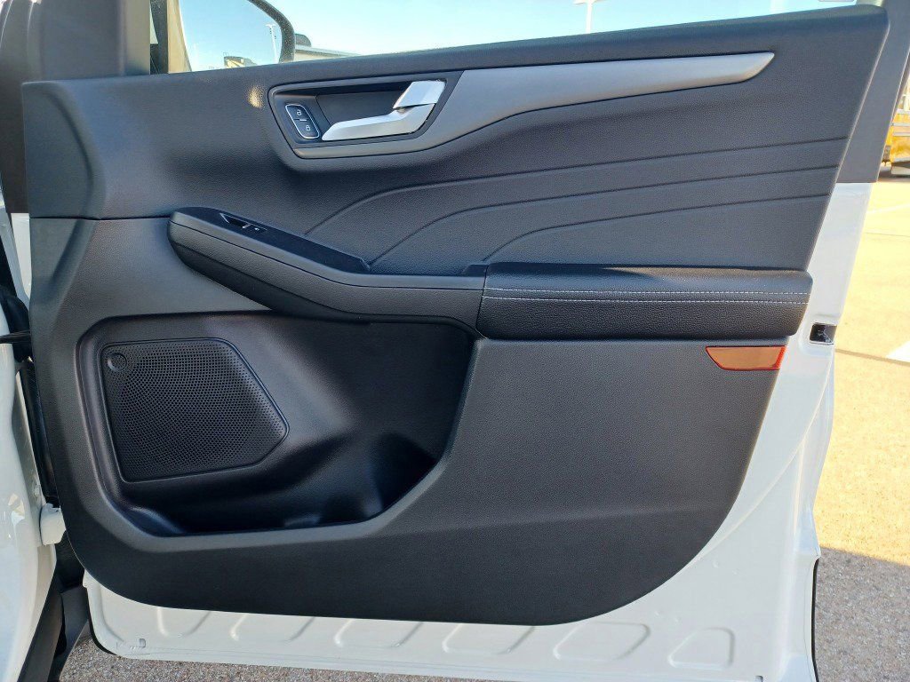 Used 2023 Ford Escape SE image 6