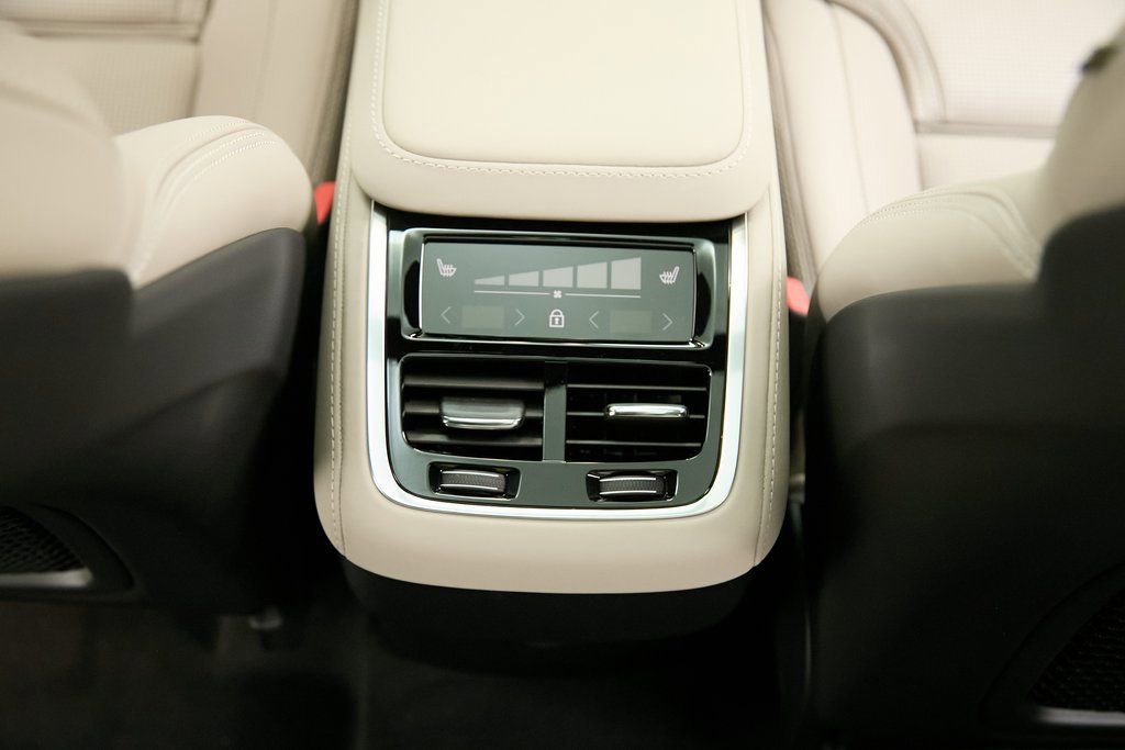New 2026 Volvo XC90 B6 Ultra w/ Lounge Package image 23