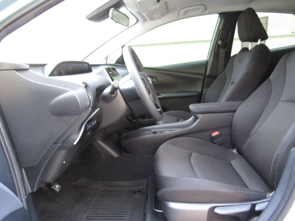 Certified 2022 Toyota Prius LE AWD/4WD image 11