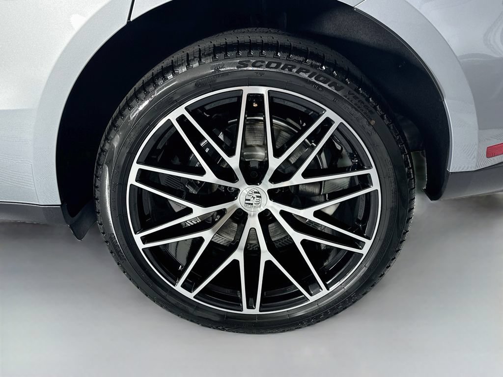 New 2026 Porsche Macan AWD/4WD image 33