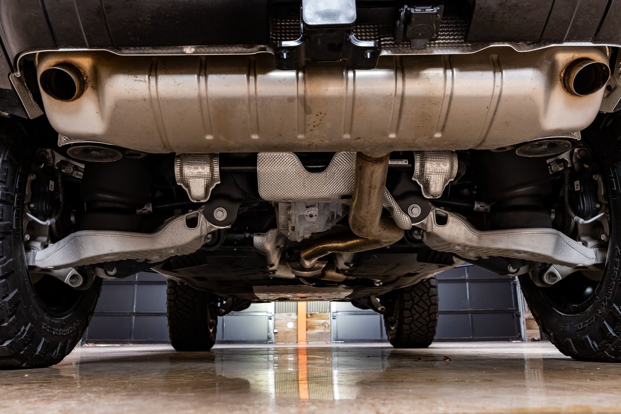 Used 2025 Land Rover Defender 110 X-Dynamic SE image 15