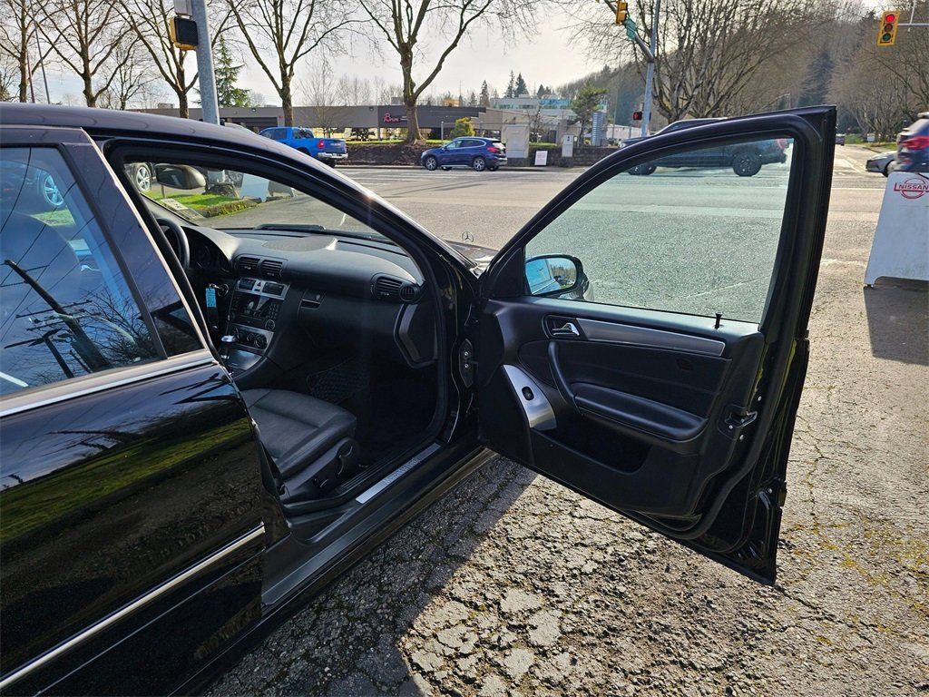 Used 2006 Mercedes-Benz C 230 Sedan image 31