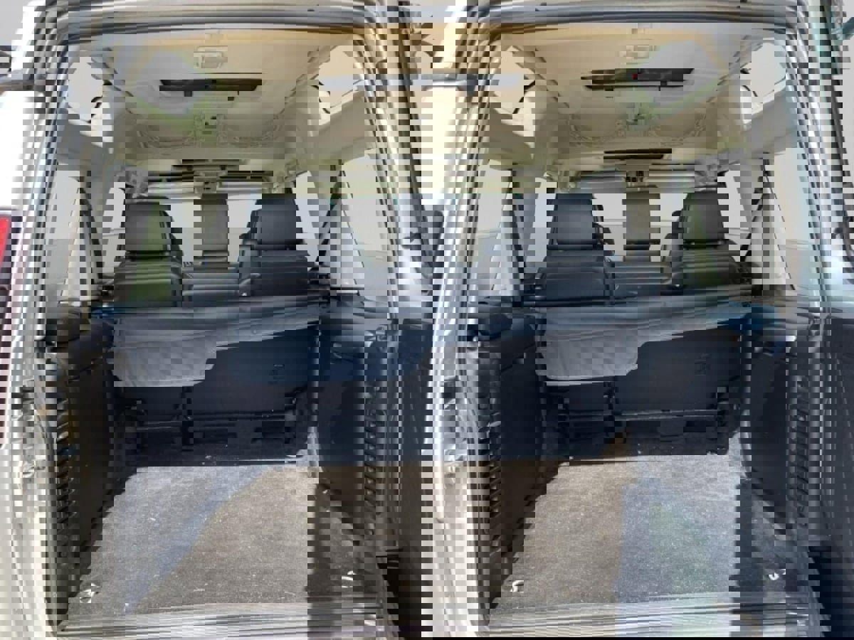 Used 2004 Land Rover Discovery SE image 25