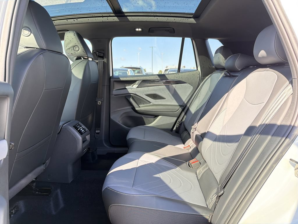 New 2026 Volkswagen Tiguan SE R-Line FWD image 14