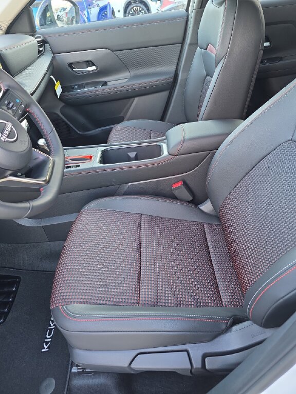 New 2026 Nissan Kicks SR FWD image 5