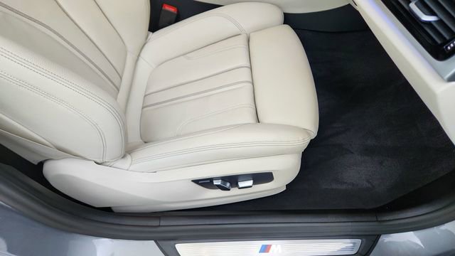 Used 2023 BMW 540i w/ M Sport Package image 22
