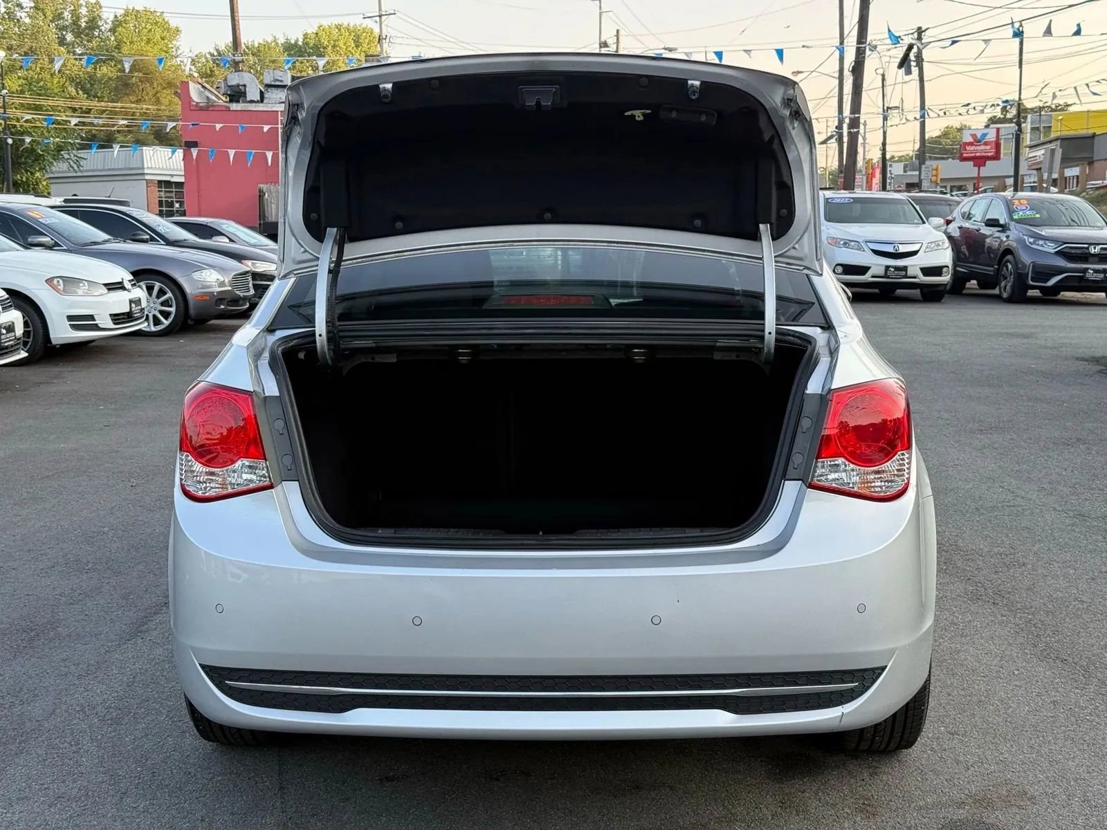 Used 2016 Chevrolet Cruze LT w/ Sun And Sound Package image 10