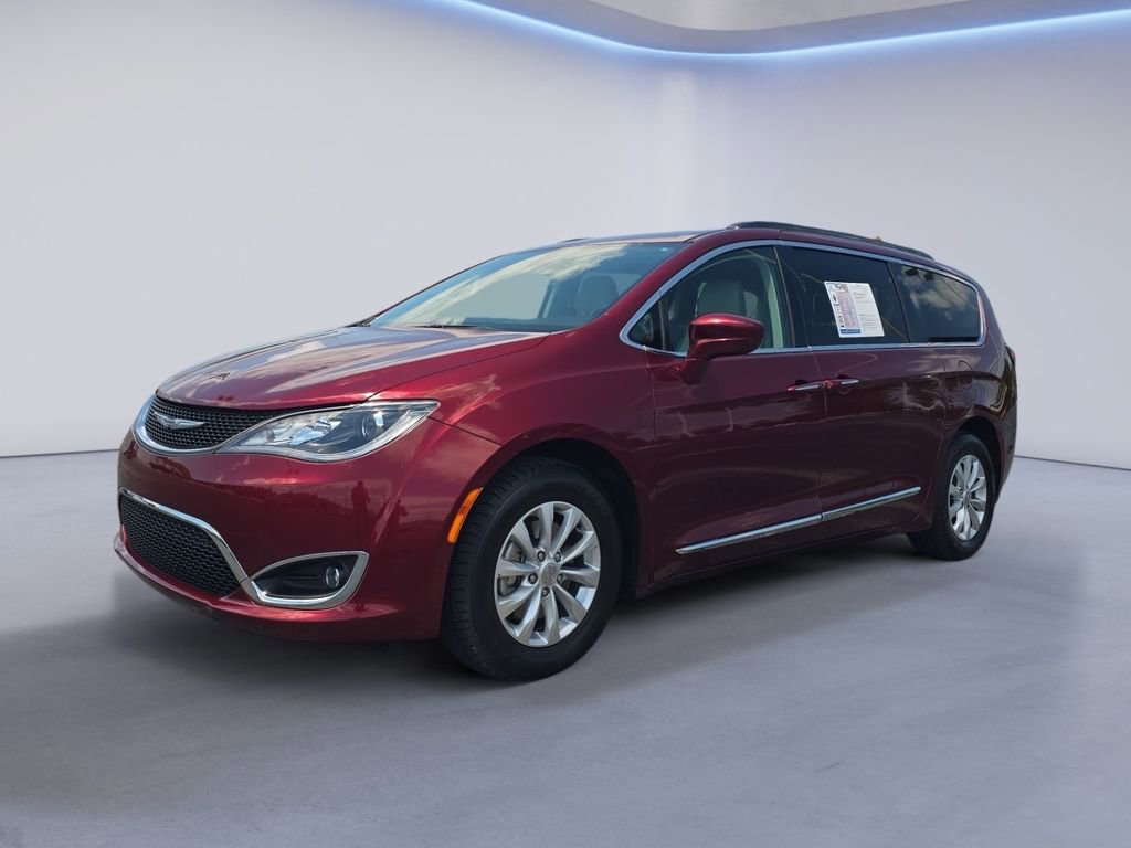 Used 2017 Chrysler Pacifica Touring-L FWD image 1