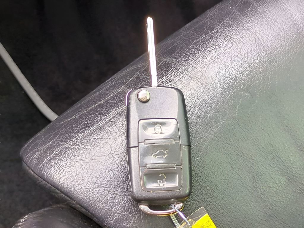 Used 2004 Volkswagen R32 image 25