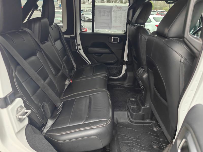 Used 2019 Jeep Wrangler Unlimited Sahara AWD/4WD image 18