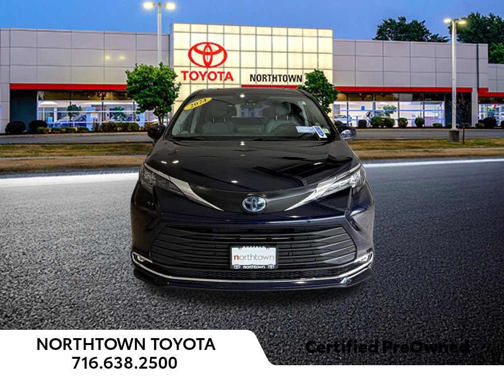 Used 2024 Toyota Sienna XLE w/ XLE Plus Package image 5