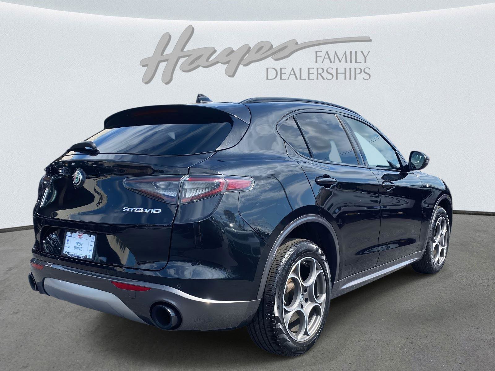 Used 2024 Alfa Romeo Stelvio Ti image 43