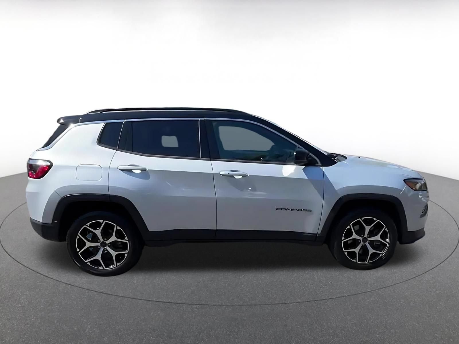 Used 2025 Jeep Compass Limited AWD/4WD image 15